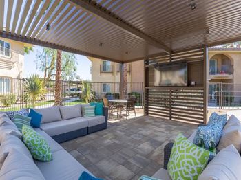 Outdoor Lounge at Medici Apartment Homes, Bermuda Dunes